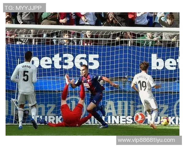 奥多贝尔精准传中特尔头球击中横梁险些破门